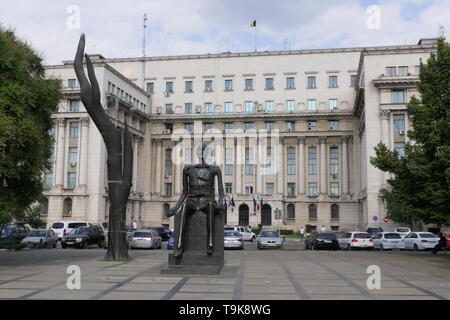 Iuliu Maniu Statue Place de la révolution à Bucarest, Roumanie Banque D'Images