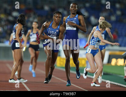 YOKOHAMA, Japon - 10 MAI : Courtney Okolo des USA dans le relais féminin 4x400m durant le jour 1 de la Finale Mondiale 2019 championnats de relais au Nissan Stadium le samedi 11 mai 2019 à Yokohama, au Japon. (Photo de Roger Sedres pour l'IAAF) Banque D'Images