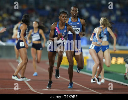 YOKOHAMA, Japon - 10 MAI : Courtney Okolo des USA dans le relais féminin 4x400m durant le jour 1 de la Finale Mondiale 2019 championnats de relais au Nissan Stadium le samedi 11 mai 2019 à Yokohama, au Japon. (Photo de Roger Sedres pour l'IAAF) Banque D'Images