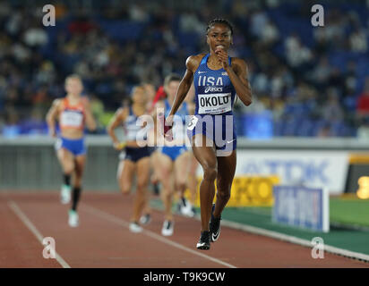 YOKOHAMA, Japon - 10 MAI : Courtney Okolo des USA dans le relais féminin 4x400m durant le jour 1 de la Finale Mondiale 2019 championnats de relais au Nissan Stadium le samedi 11 mai 2019 à Yokohama, au Japon. (Photo de Roger Sedres pour l'IAAF) Banque D'Images