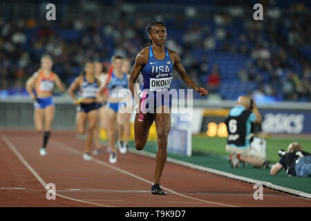 YOKOHAMA, Japon - 10 MAI : Courtney Okolo des USA dans le relais féminin 4x400m durant le jour 1 de la Finale Mondiale 2019 championnats de relais au Nissan Stadium le samedi 11 mai 2019 à Yokohama, au Japon. (Photo de Roger Sedres pour l'IAAF) Banque D'Images