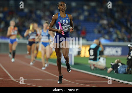 YOKOHAMA, Japon - 10 MAI : Courtney Okolo des USA dans le relais féminin 4x400m durant le jour 1 de la Finale Mondiale 2019 championnats de relais au Nissan Stadium le samedi 11 mai 2019 à Yokohama, au Japon. (Photo de Roger Sedres pour l'IAAF) Banque D'Images