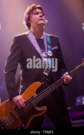 Nicky Wire de Manic Street Preachers joue sur la scène à l'O2 Shepherd's Bush Empire, London. Banque D'Images