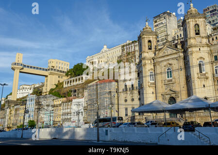 Salvador, Brésil - 3 février 2019 : Avis d'ascenseur Lacerda à partir de la ville basse de Salvador de Bahia sur le Brésil Banque D'Images