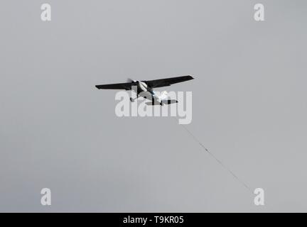 Liverpool, UK 18 mai 2019, un avion a survolé la ville de Liverpool aujourd'hui lorsque Jeremy Corbyn a été de donner la parole avec une bannière de vote Partie Brexit Ian crédit Fairbrother/Alamy Stock Photos Banque D'Images