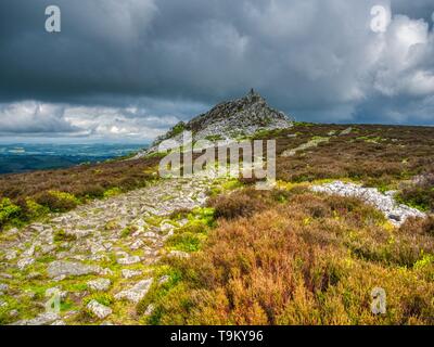 Ciel noir sur les Stiperstones, Shropshire, Angleterre Banque D'Images