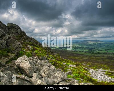 Ciel noir sur les Stiperstones, Shropshire, Angleterre Banque D'Images