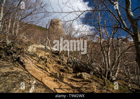 Demerdji, République de Crimée - 1 Avril 2019 : La vallée des fantômes dans la montagne près de Demerdzhi Alushta sur la péninsule de Crimée Banque D'Images