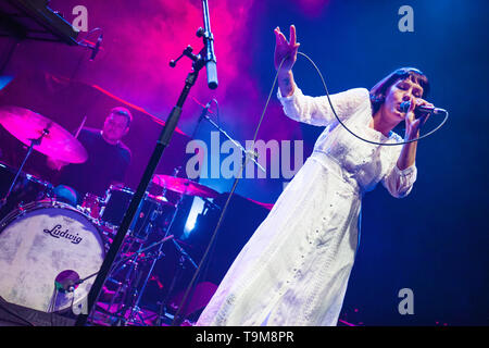 Cambridge, UK. 14 mai 2019. Gwenno effectuer à la Cambridge Corn Exchange soutenant la Manic Street Preachers anniversaire tour de l'album c'est ma vérité me dire le vôtre. Richard Etteridge / Alamy Live News Banque D'Images