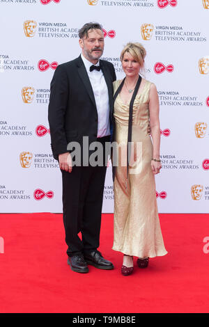 Londres, Royaume-Uni. 12 mai 2019. (L-R) Julian Barratt et Julia Davis assister à la British Academy Television Virgin Media Awards au Royal Festival Hall. Credit : Wiktor Szymanowicz/Alamy Live News Banque D'Images