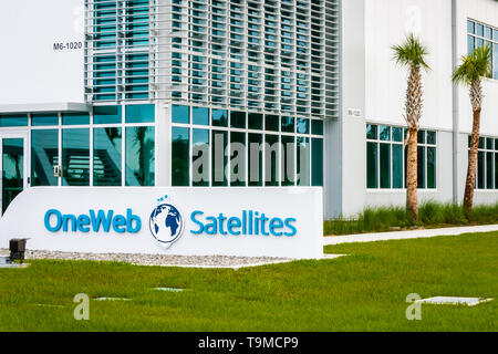 Cap Canaveral, Floride - 12 mai 2019 : Satellites OneWeb est une joint-venture entre Airbus et OneWeb. OneWeb produit des satellites en orbite terrestre basse à Banque D'Images