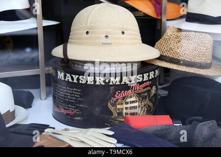 Hat shop window à Prague Banque D'Images