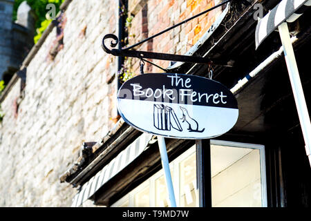 Pour signer le livre livre furets shop à Arundel, UK Banque D'Images
