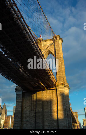 Pont de Brooklyn (©J & W ROEBLING 1876) CENTRE-VILLE RIVIÈRE EAST, MANHATTAN NEW YORK USA Banque D'Images