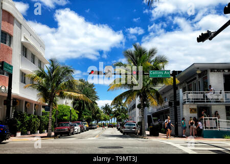 Miami Beach, Floride, USA - Mai 05, 2013 : voir le long de la célèbre lieu touristique vacances et sur l'intersection de Collins Avenue et rue 11 dans le district de Banque D'Images