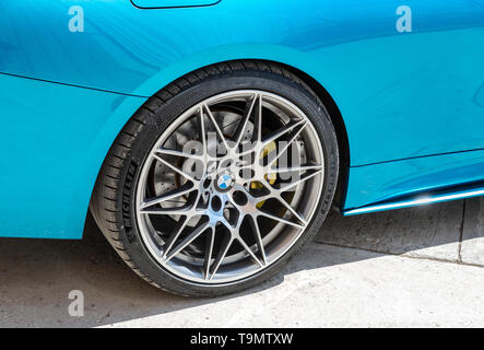 Samara, Russie - 18 mai 2019 : BMW avec roue tubeless Michelin Pneu à profil bas Banque D'Images