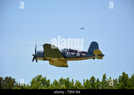 Un corsaire pendant le décollage dans le Virginia Beach 2019 Musée de l'AVIATION MILITAIRE DE LA SECONDE GUERRE MONDIALE. Banque D'Images