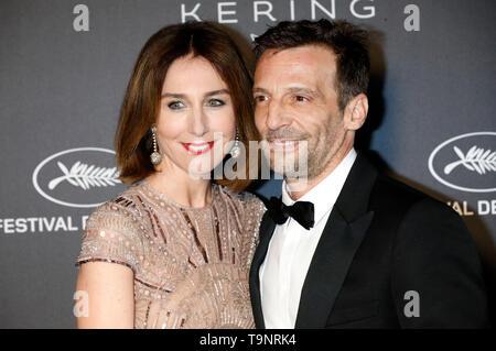Elsa Zylberstein et Mathieu Kassovitz au Festival du Film de Cannes et Kering Dîner officiel au cours de la 72e édition du Festival de Cannes à la place de la Castre le 19 mai 2019 à Cannes, France Banque D'Images
