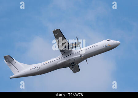 La dernière compagnie aérienne à commencer des vols à partir de l'aéroport d'Essex en expansion est Blue Islands avec un vol quotidien à destination de Guernesey qui démarre aujourd'hui. Leur avion ATR 72 est arrivé dans la matinée et le vol de retour a décollé peu après. Aéroport de Londres Southend Banque D'Images