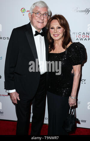 BEVERLY HILLS, LOS ANGELES, CA, USA - Le 19 mai : Phil Donahue et Marlo Thomas arrivent à l'icône américaine Awards 2019 qui a eu lieu au Beverly Wilshire Four Seasons Hotel le 19 mai 2019 à Beverly Hills, Los Angeles, Californie, États-Unis. (Photo par Xavier Collin/Image Press Office) Banque D'Images