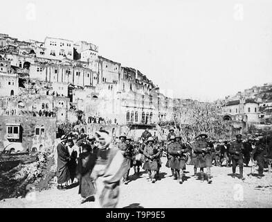 London Scottish pipe band marche dans es Palestine Sel Banque D'Images