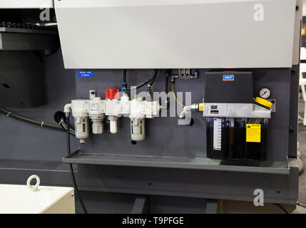 Régulateur d'air et réservoir d'huile de lubrification pour machines CNC Banque D'Images