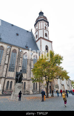 Leipzig, Allemagne - Octobre 2018 : statue de Johann Sebastian Bach, célèbre compositeur de musique, à l'église St Thomas de Leipzig, Allemagne Banque D'Images