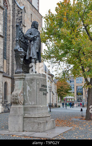 Leipzig, Allemagne - Octobre 2018 : statue de Johann Sebastian Bach, célèbre compositeur de musique, à l'église St Thomas de Leipzig, Allemagne Banque D'Images