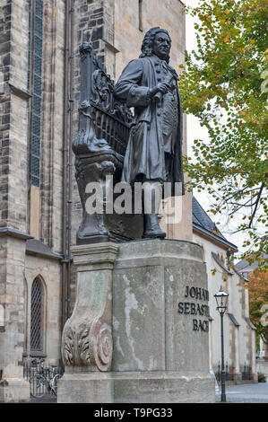 Leipzig, Allemagne - Octobre 2018 : statue de Johann Sebastian Bach, célèbre compositeur de musique, à l'église St Thomas de Leipzig, Allemagne Banque D'Images