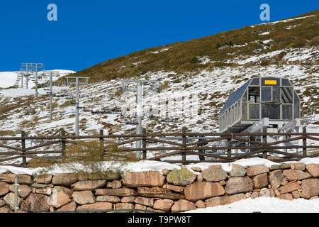 Les gens en ski Alto Campoo ski resort, Province Cantabria, ESPAGNE Banque D'Images