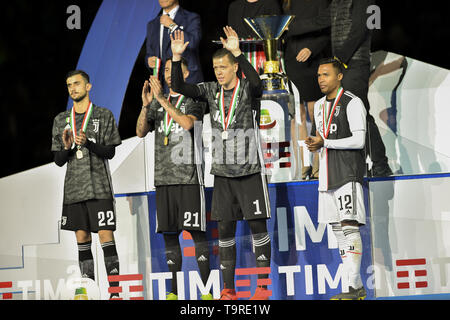 Wojciech Szczesny, Carlo Pinsoglio, Mattia Perin, Alex Sandro de la Juventus FC célèbre le trophée du Scudetto 2018-2019 au Stade Allianz, Turin (Photo de Antonio Polia/Pacific Press) Banque D'Images