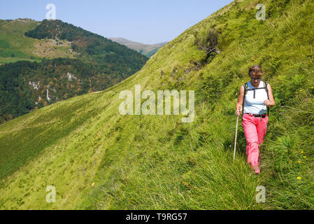 Le randonneur, Pyrénées-Atlantiques, France Banque D'Images