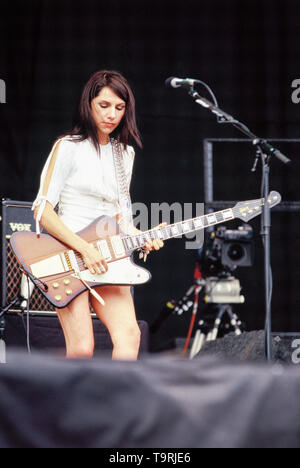 PJ Harvey l'exécution à la Vierge V Festival 2003,Hylands Park, Chelmsford, Essex, Royaume-Uni. Banque D'Images