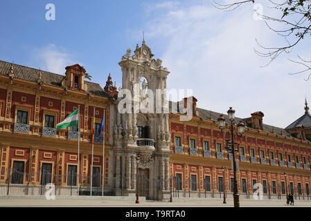 L'Espagne. L'Andalousie. Séville. Palais de San Telmo. Façade principale avec entrée Churrigueresque, 1754 par famille Figueroa. Banque D'Images