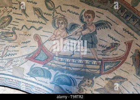 Mosaïque romaine de la pêche à cupids dans la Villa Romana del Casale, Piazza Armerina, Sicile, Banque D'Images