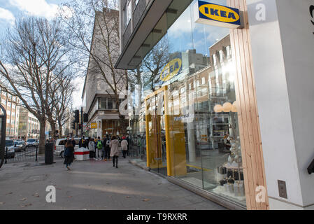 IKEA a ouvert un nouveau magasin dans le centre de Londres - à Tottenham Court Road - appelé Design Studio, Londres, 30 novembre 2018. Banque D'Images