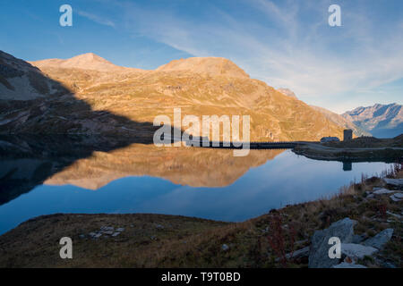 Le lac de Longet, colline de Nivolet. Graian Alps, Ceresole Reale, région du Piémont, Italie Banque D'Images