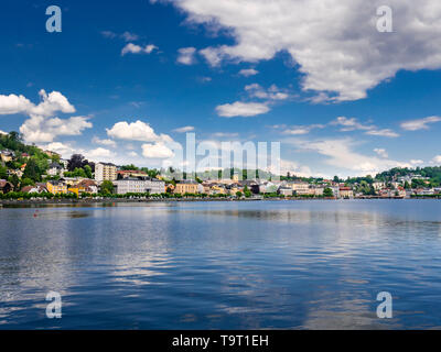 Dans les Gmunden Traun, chambre de sel, Haute Autriche, Autriche, Europe, Gmunden Schlei, Salzkammergut, Wien, Österreich, Europa Banque D'Images