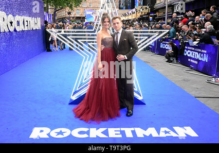 Taron Egerton et Emily Thomas assistant à la Rocketman UK Premiere, à l'odéon Luxe, Leicester Square, Londres. Banque D'Images
