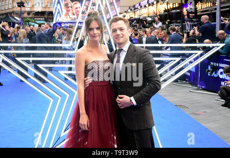 Taron Egerton et Emily Thomas assistant à la Rocketman UK Premiere, à l'odéon Luxe, Leicester Square, Londres. Banque D'Images