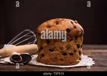 Gâteau de Noël traditionnel italien panettone. Close up Banque D'Images