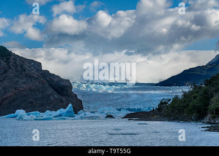 Le Glacier Grey et lac Grey dans le Parc National Torres del Paine, une réserve mondiale de la biosphère de l'UNESCO au Chili en Patagonie de l'Amérique du Sud. Banque D'Images