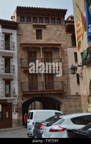 Le 27 décembre 2013. Mora de Rubielos. Teruel, Aragon, Espagne. Belle tour médiévale dans la Plaza De La Villa. L'histoire, les voyages, la Nature, Paysage, Acc Banque D'Images