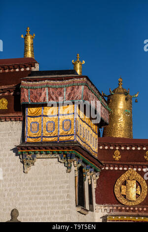 Le Temple de Jokhang a été fondée vers l'AN 1652 C'est le temple Bouddhiste le plus sacré au Tibet et est une partie de l'Ensemble historique du Potala Pa Banque D'Images
