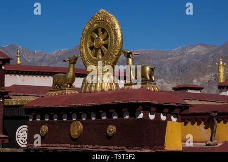 Le Temple de Jokhang a été fondée vers l'AN 1652 C'est le temple Bouddhiste le plus sacré au Tibet et est une partie de l'Ensemble historique du Potala Pa Banque D'Images