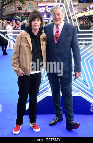 Elliot Spencer et Stephen Fry participant à la Rocketman UK Premiere, à l'odéon Luxe, Leicester Square, Londres. Banque D'Images