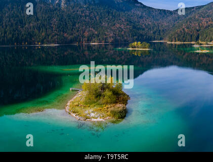 Photo aérienne, avec des îles Eibsee en automne avec Grainau, Upper Bavaria, Bavaria, Germany, Europe, Luftaufnahme, Inseln im Herbst mit Eibsee Grain bei Banque D'Images