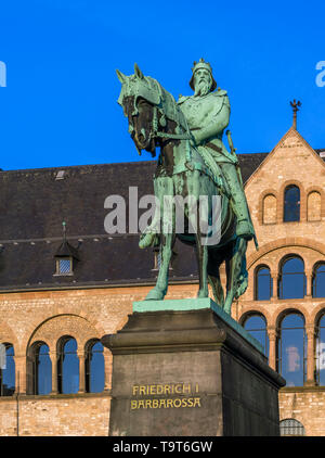 Statue équestre de l'empereur Frédéric Barberousse, Kaiserpfalz, du patrimoine culturel mondial de l'UNESCO, Goslar, résine, Basse-Saxe, Allemagne, Europe, Reiterst Banque D'Images