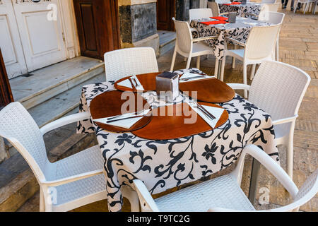 Gros plan du tableau en restaurant en plein air dans la ville de Malaga, Costa del Sol, Espagne Banque D'Images