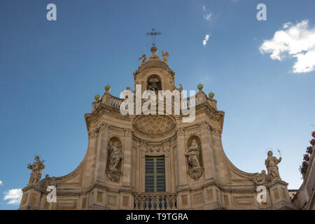 Collégiale basilique baroque de Catane, détail de la façade supérieure et son architecture Banque D'Images